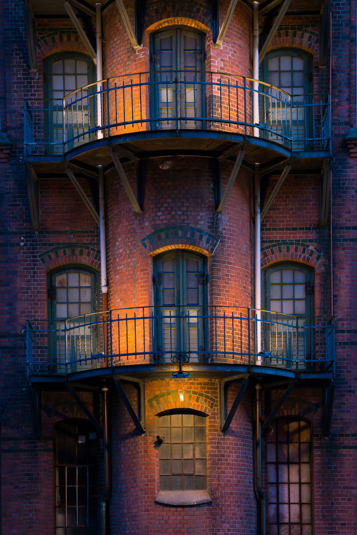 Hamburgs Speicherstadt bei Nacht.