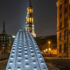 Hamburgs Speicherstadt bei Nacht.