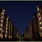 Hamburgs Speicherstadt bei Nacht