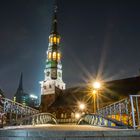 Hamburgs Speicherstadt bei Nacht.