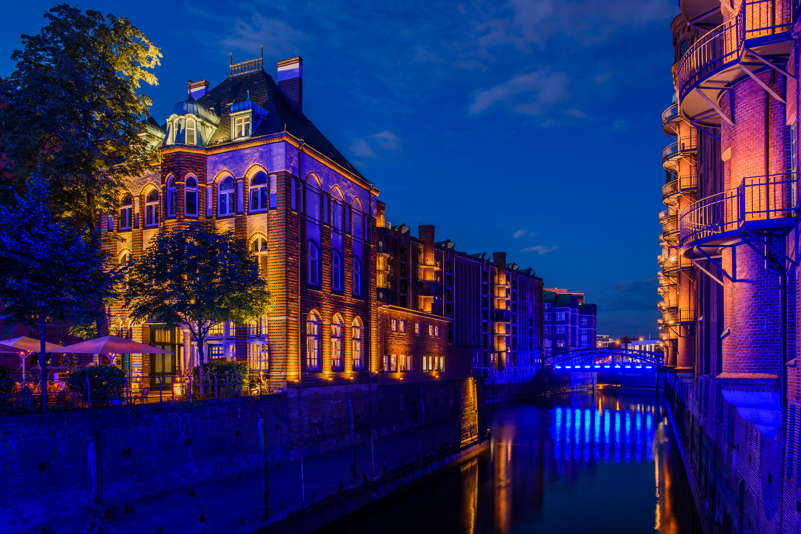 Hamburgs Wasserschlösschen sieht Blau