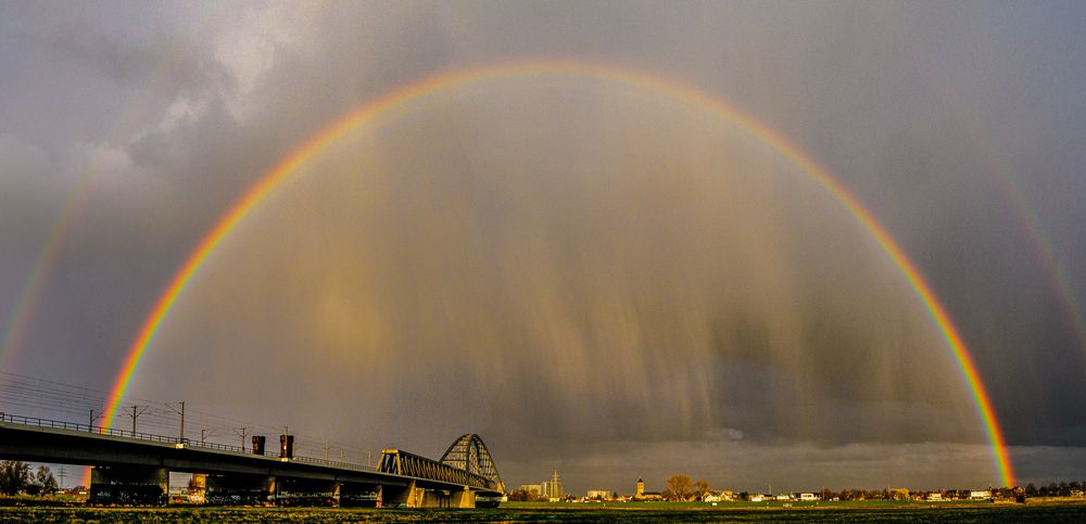 Hammer Eisenbahnbrücke mit Regenbogen