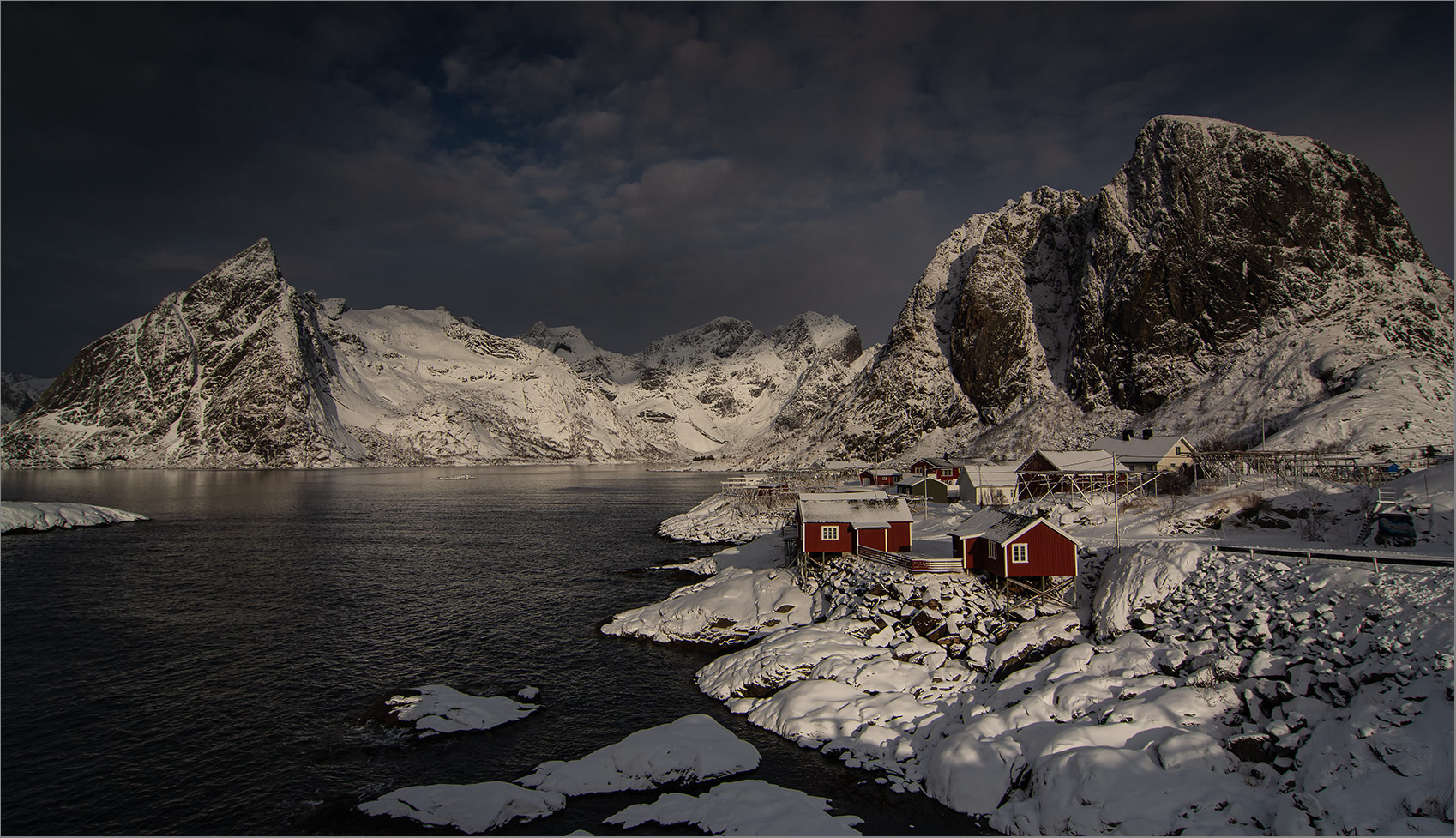 Hamnøy im Winter   . . .