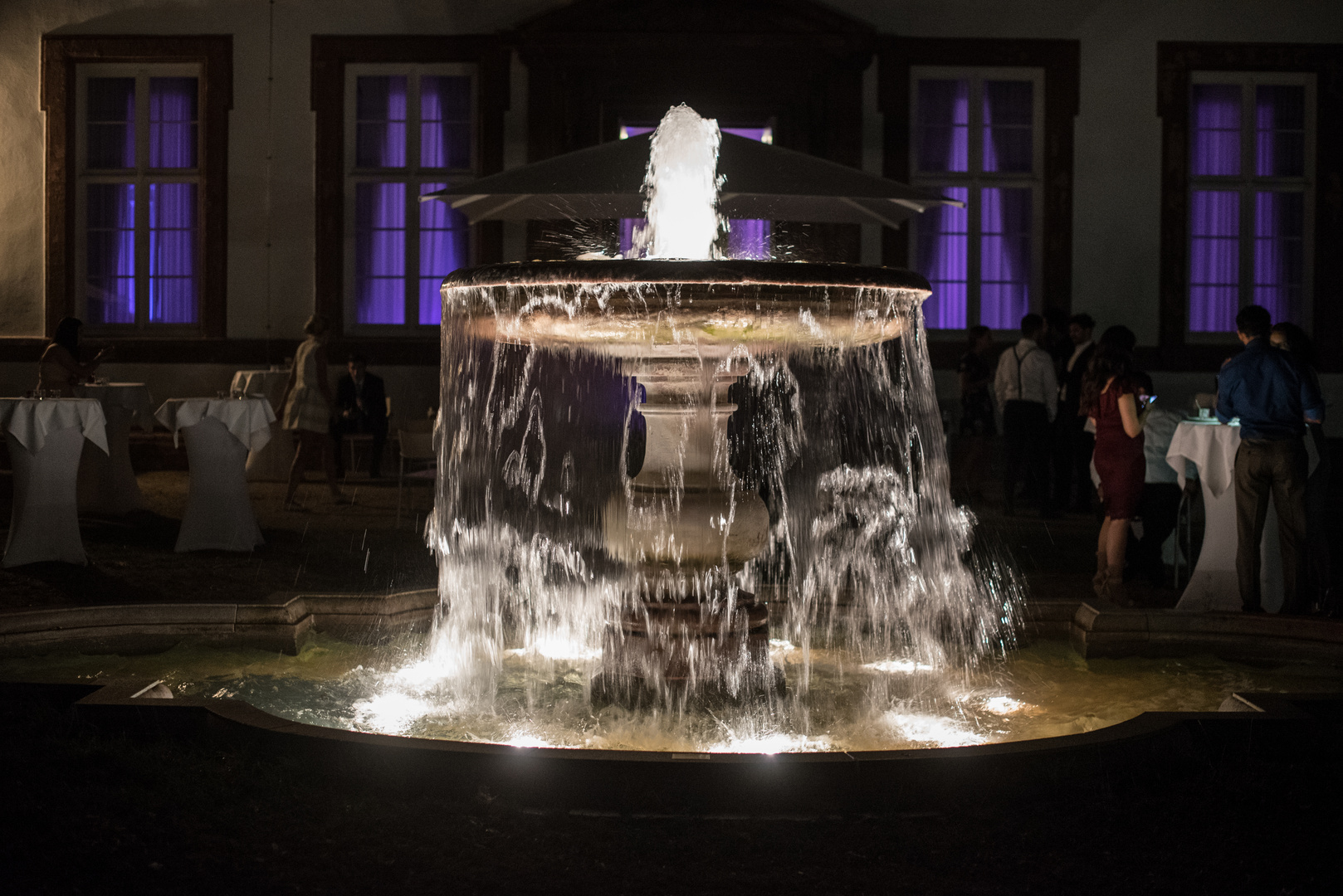 Hanau Schloss Philippsruhe - Brunnen in der Gartenanlage