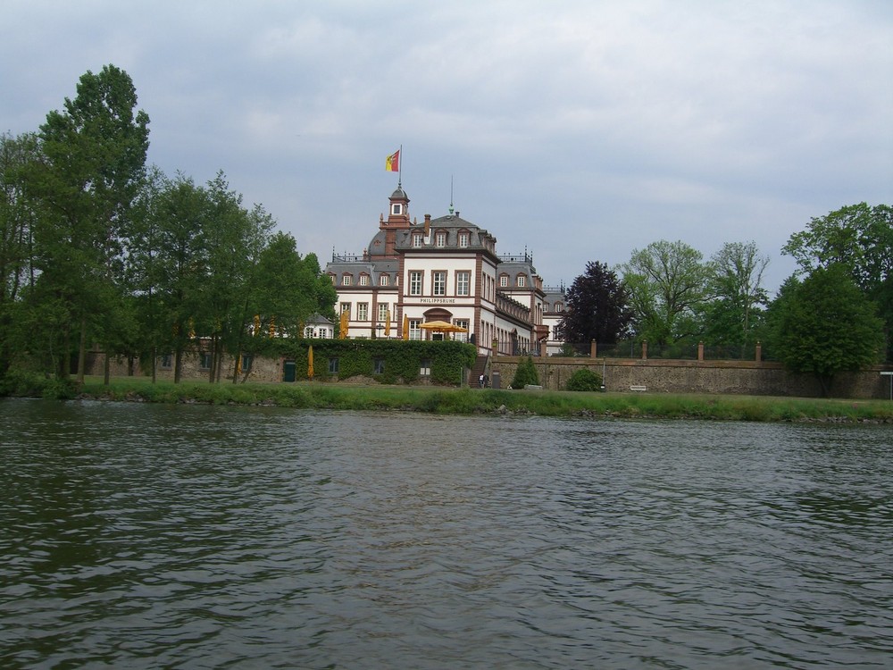 Hanau - Schloss Philipsruhe von der anderen Mainseite