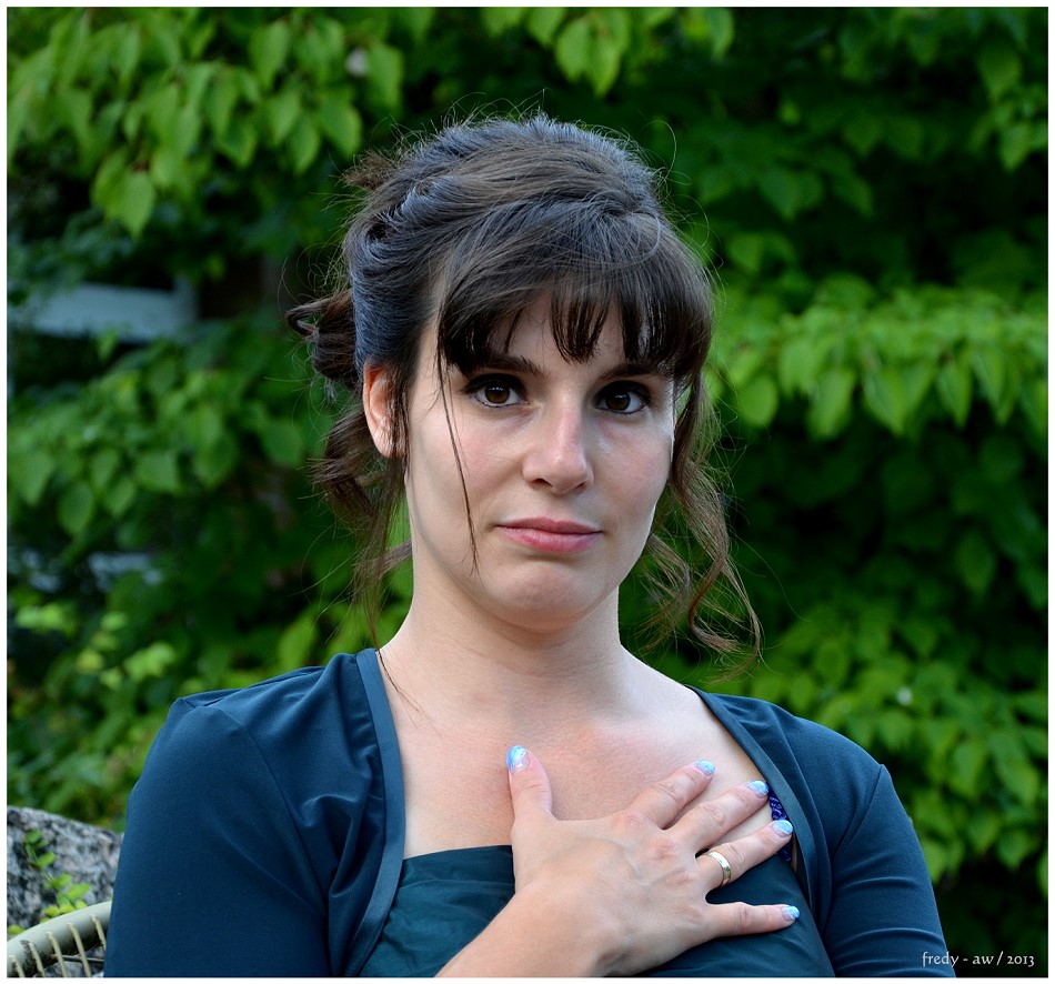 Hand aufs Herz Foto & Bild portrait, portrait frauen, outdoor Bilder