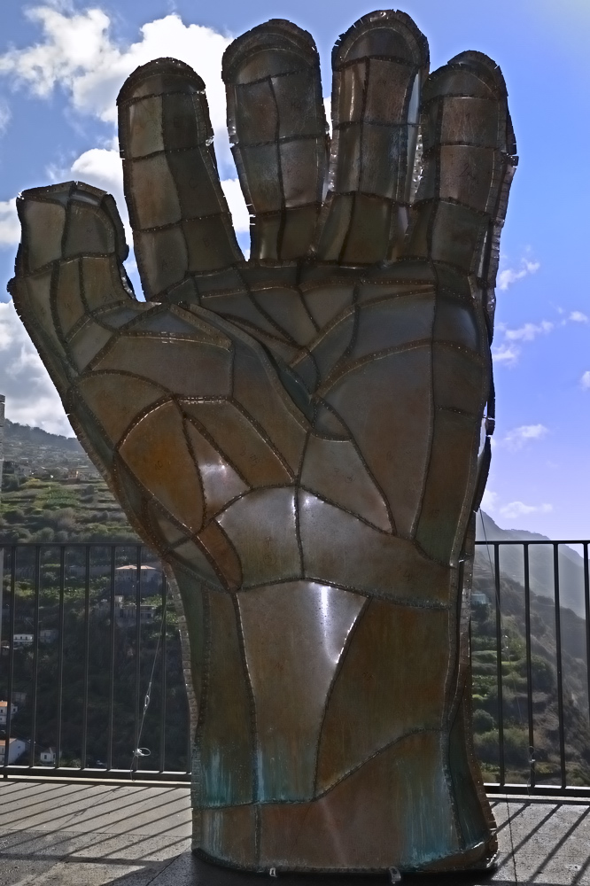 Hand aus Kupfer im Museum CENTRO DAS ARTES Calheta auf Madeira