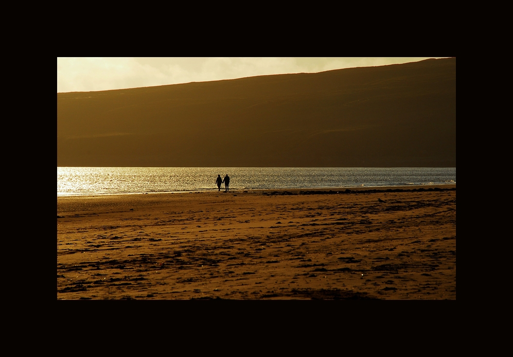 Hand in Hand am Gairloch Strand !