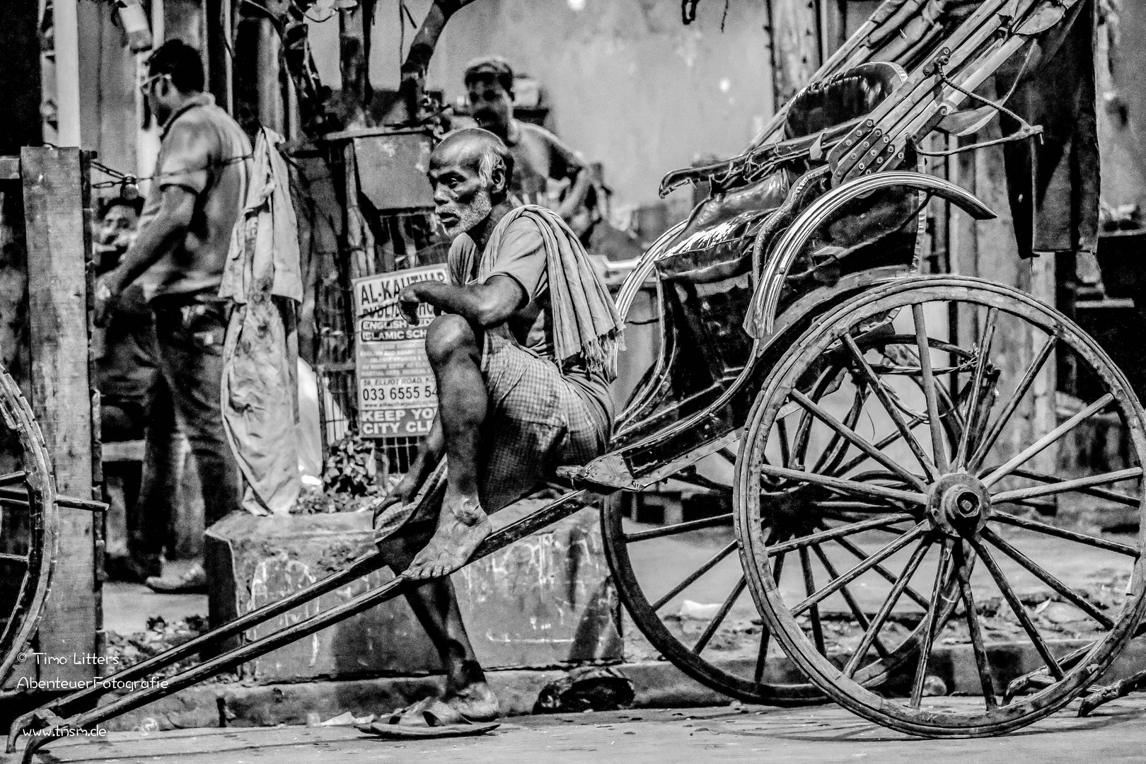 hand-pulling-rickshaw