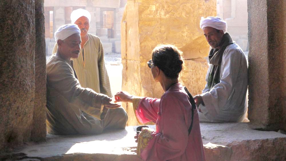 Handel mit den Tempelwächtern in Luxor