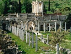 Handelsplatz im alten Orient und die berühmte Bibliothek von Ephesus