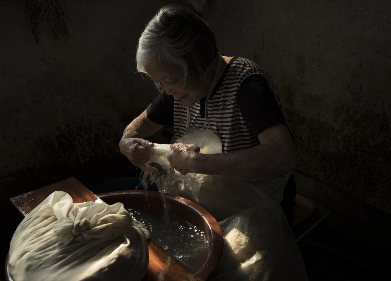 Handle Silkworm Cocoons