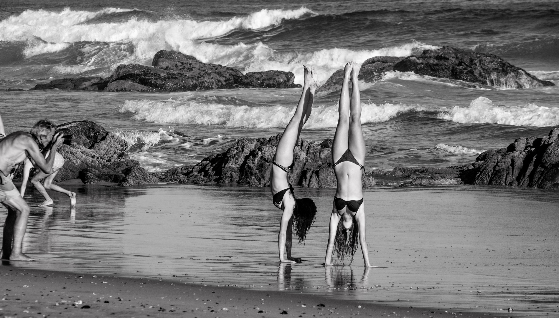 Handstand am Meer