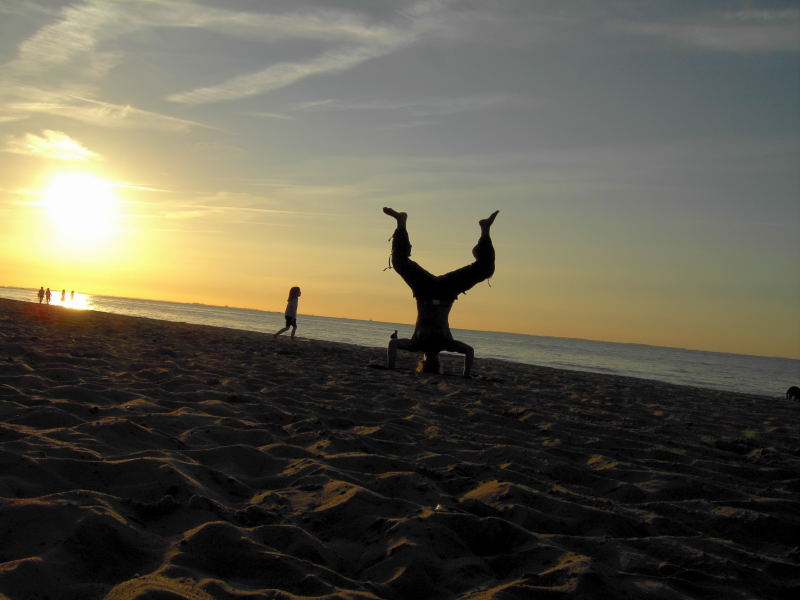 Handstand am Strand