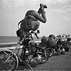 Handstand auf der Harley-Davidson, 1986 analog