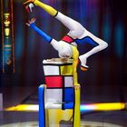 Handstand im MONDRIAN Stil