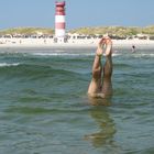 Handstand vor Düne Helgoland