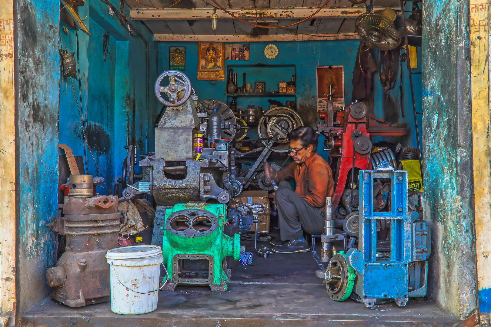 Handwerk hat goldenen Boden - in Rajasthan blaue Wände