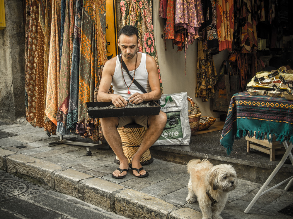 Handwerk und Hund in Grasse