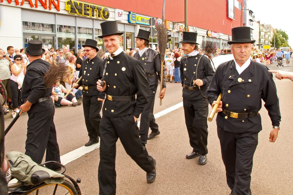 Handwerker, diesmal Schornsteinfeger