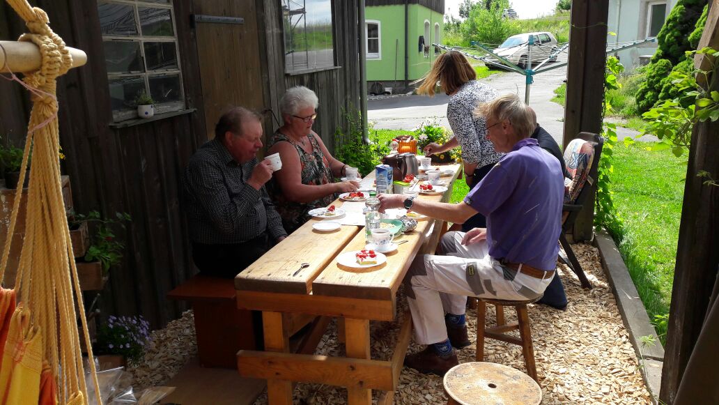 Handwerkerpause auf Hackschnitzelboden