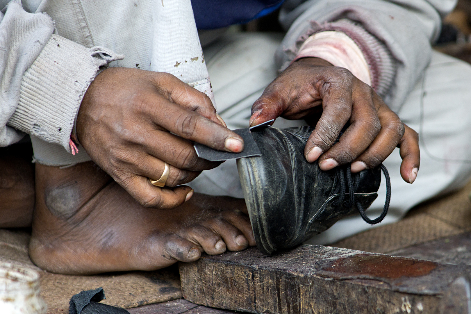 Handwerkskunst auf dem Markt von Mangan