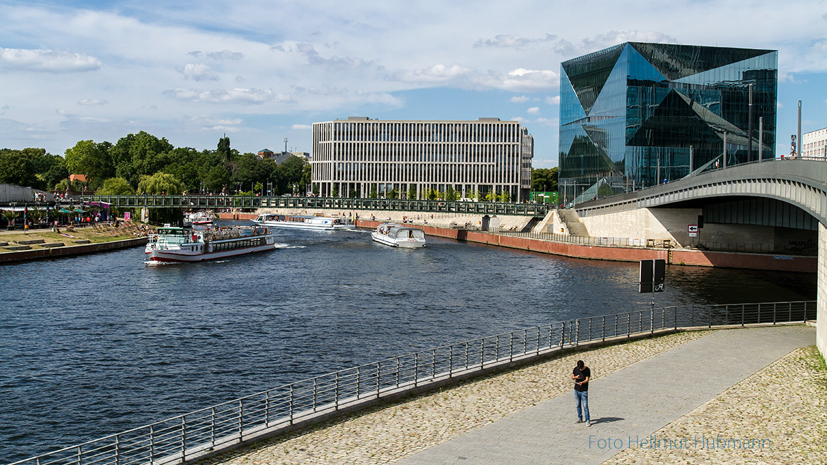 HANDY-MAN AN DER SPREE VOR CUBE