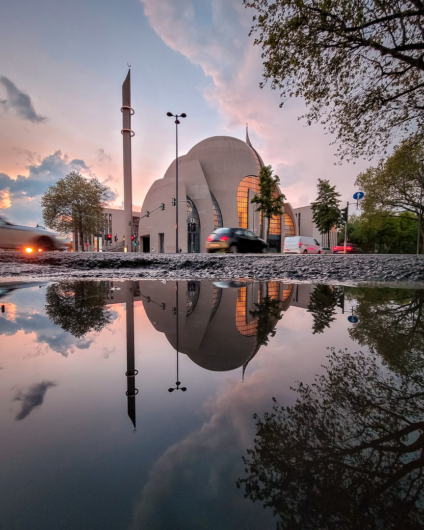 Handyfoto - Kölner Moschee im Abendlicht