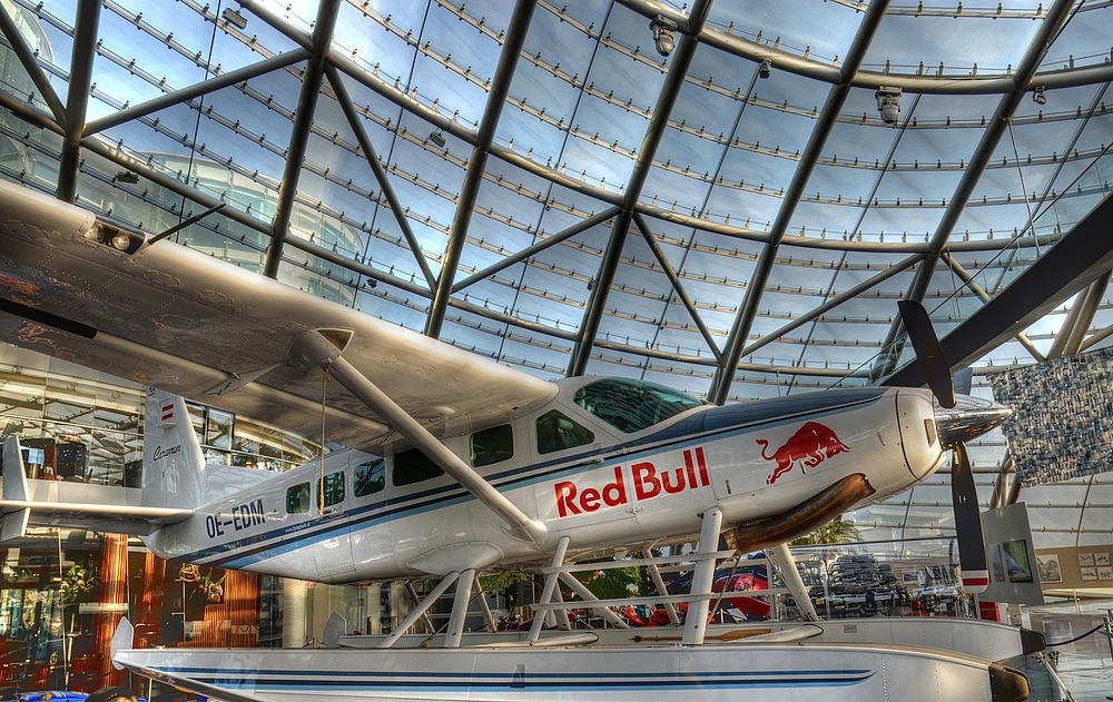 Hangar 7 = Red Bull