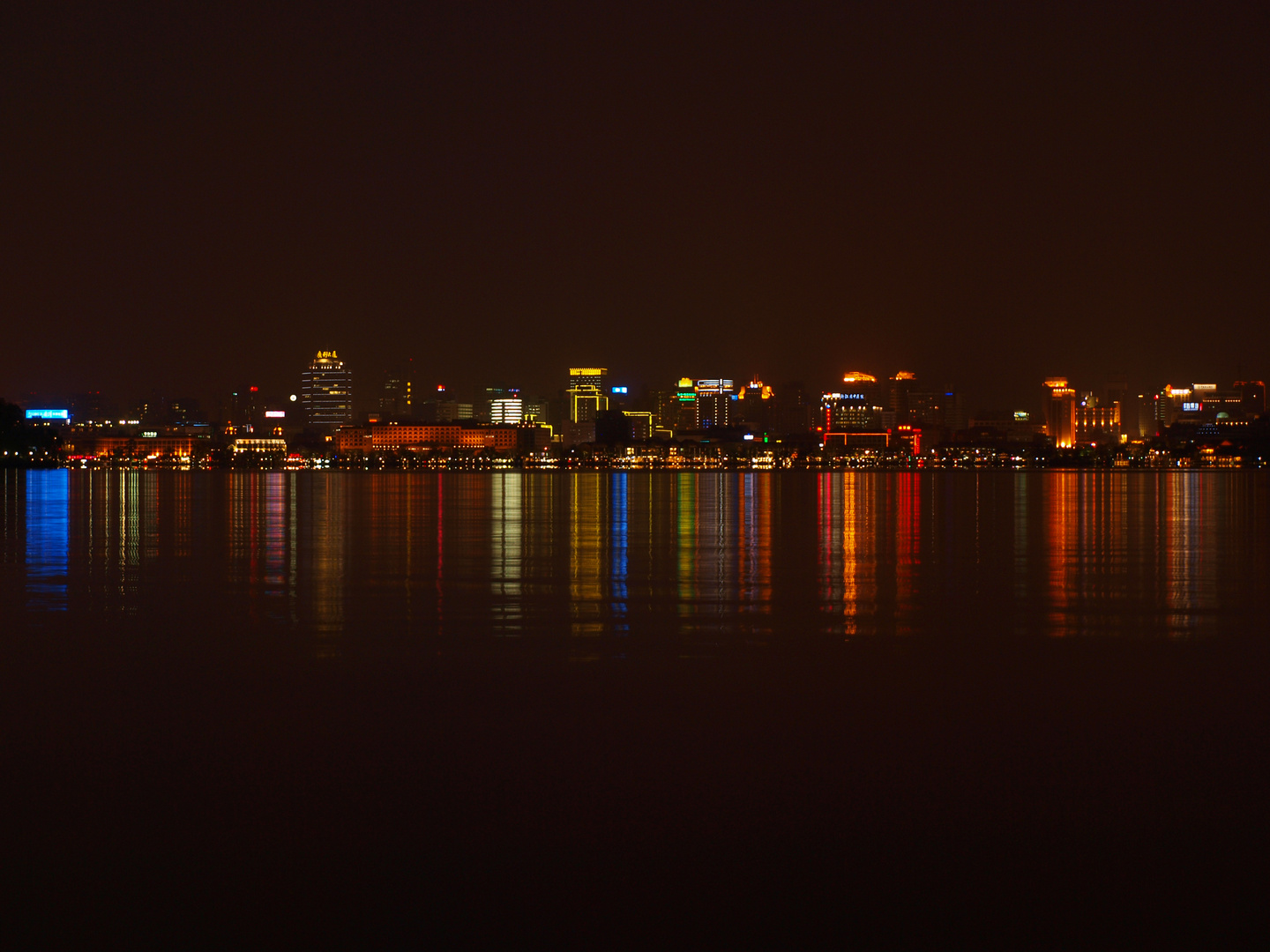 Hangzhou bei Nacht