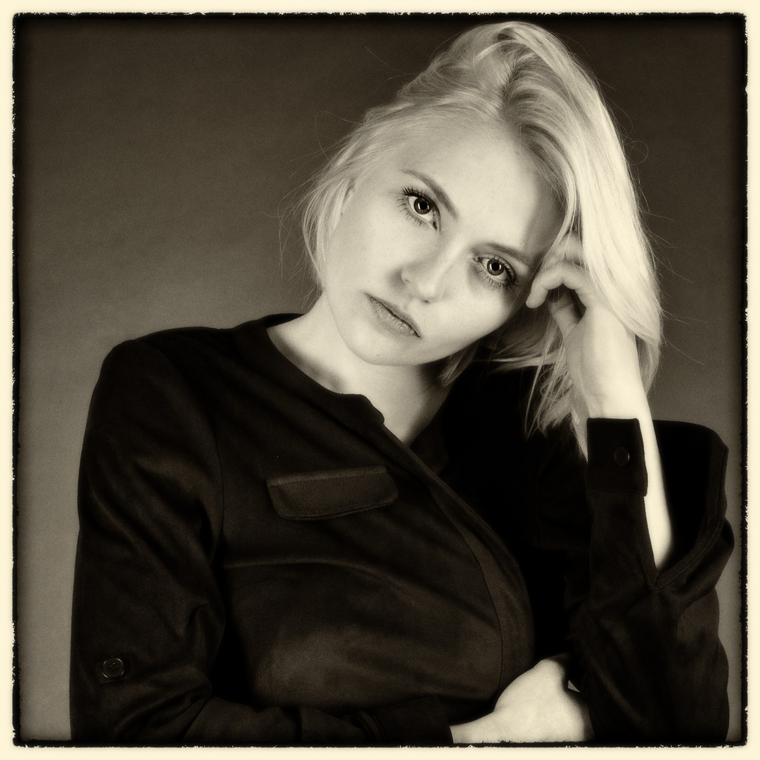 hannahdubistvonvornewie von hinten Foto & Bild