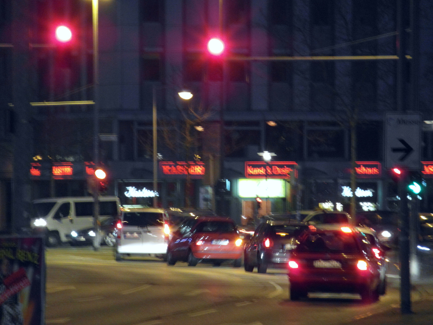 Hannover, Aegi bei Nacht, bunte Lichter