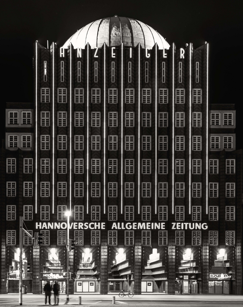 Hannover, Anzeiger-Hochhaus bei Nacht