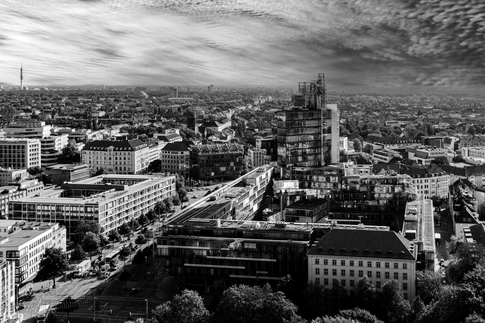 Hannover - Blick vom Rathausturm zur LBS