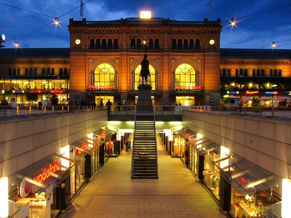 Hannover Hauptbahnhof am Abend Foto & Bild architektur, bahnhöfe