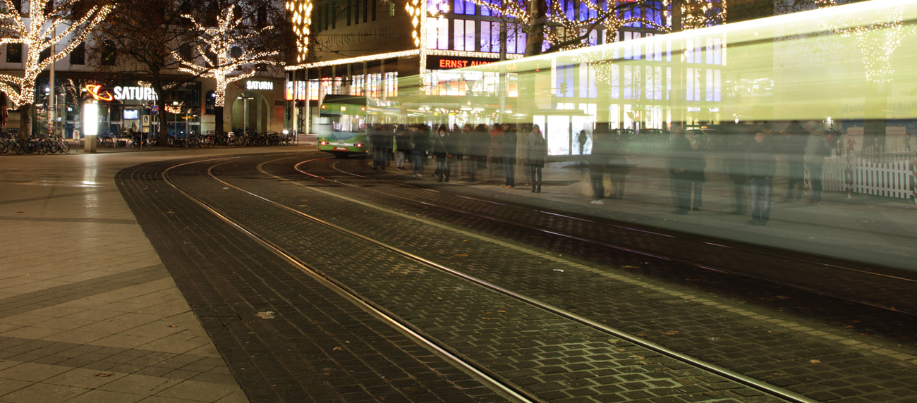 Hannover Hauptbahnhof bei Nacht (mit Bus)