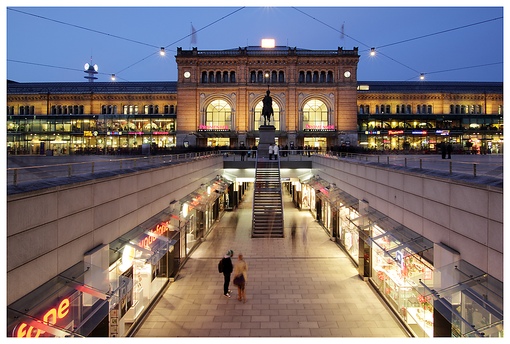 Hannover Hauptbahnhof Foto & Bild architektur, architektur bei nacht