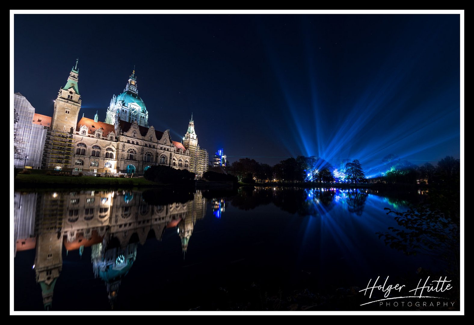 Hannover leuchtet über dem Maschpark