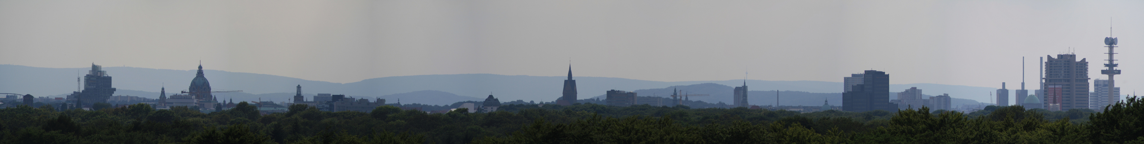 Hannover Skyline und Deister