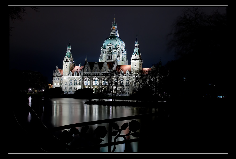 hannover@night: Rathaus mit Maschteich-Brückengeländer