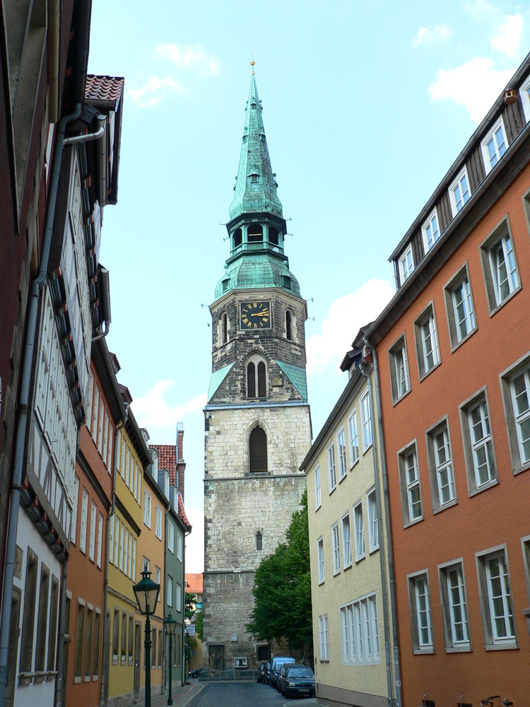 Hannovers Altstadt: Blick vom Ballhof zur Kreuzkirche