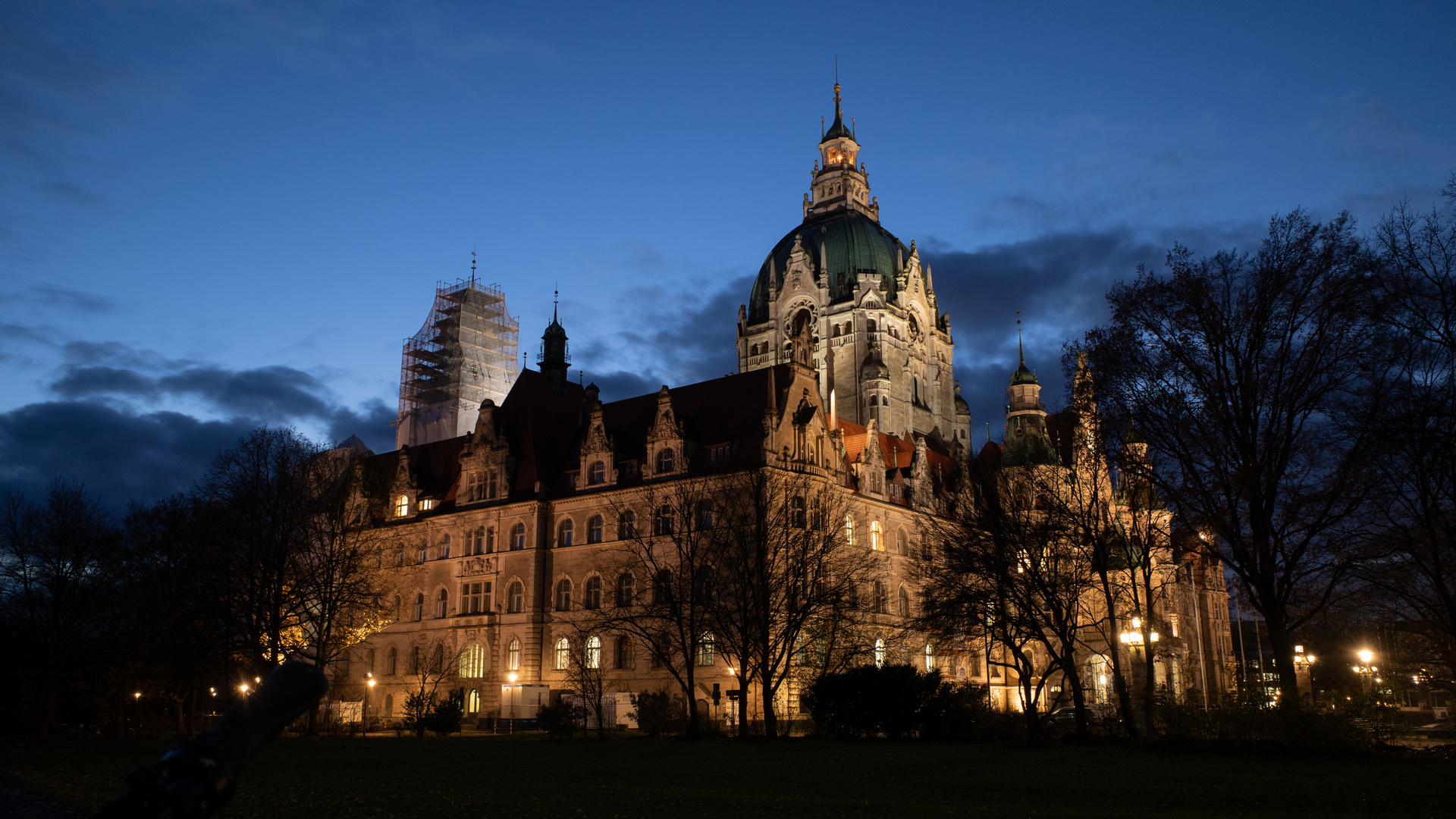 Hannovers Rathaus zur Blauen Stunde