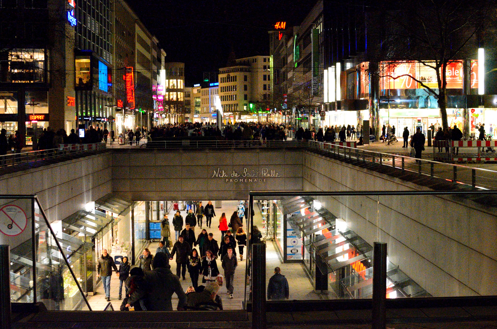 Hannover....Streetfotografie....Lowlight...02.02.2013