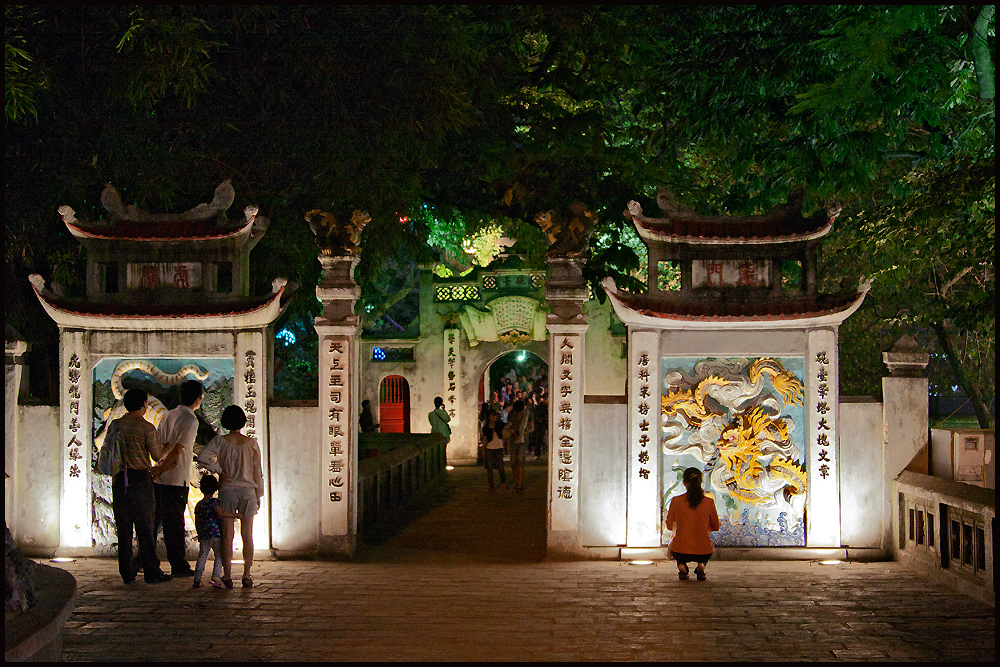 Hanoi at night- Tempel am Kiemsee
