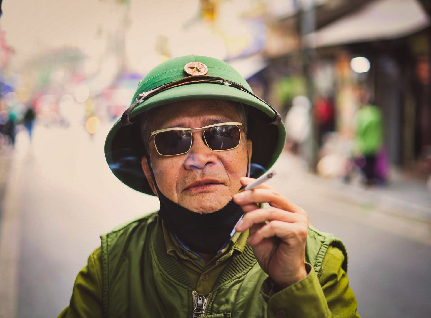 Hanoi cigarette break