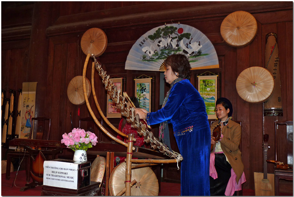 Hanoi - Musikantinnen bei einem Konzert