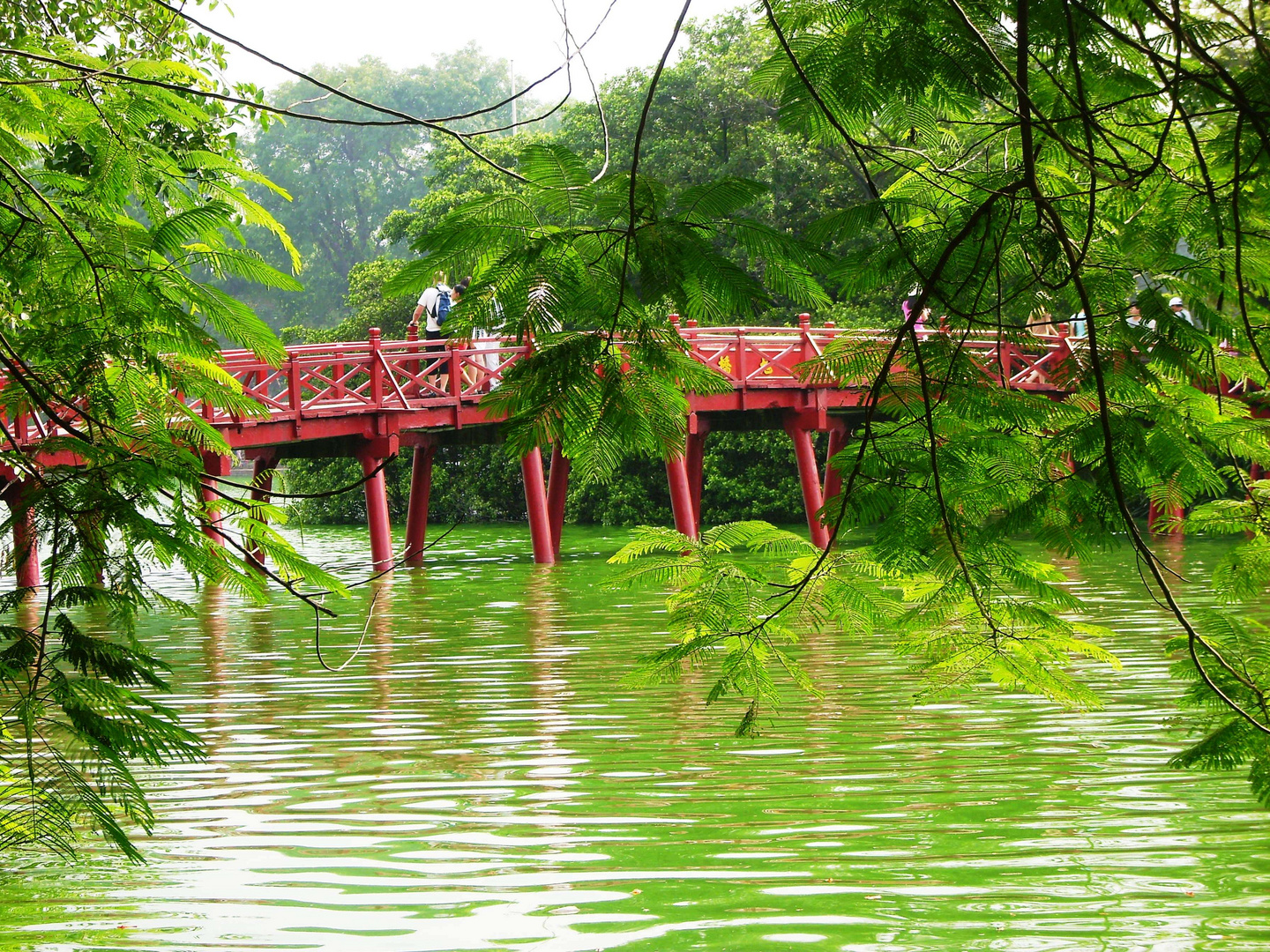 HANOI: The-Huc Brücke