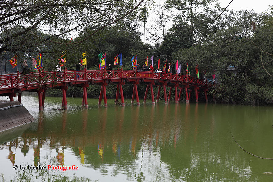 Hanoi   The Huc Brücke zum Ngoc-Son-Tempel