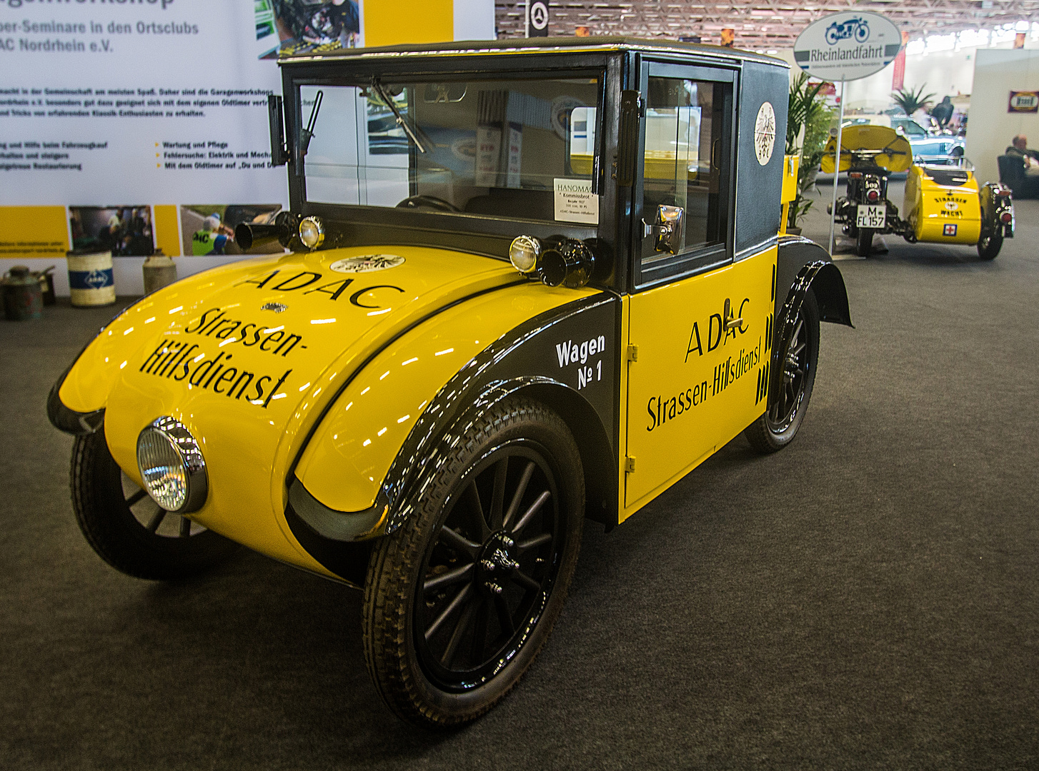 Hanomag Kommissbrot gelb in den Farben des ADAC  