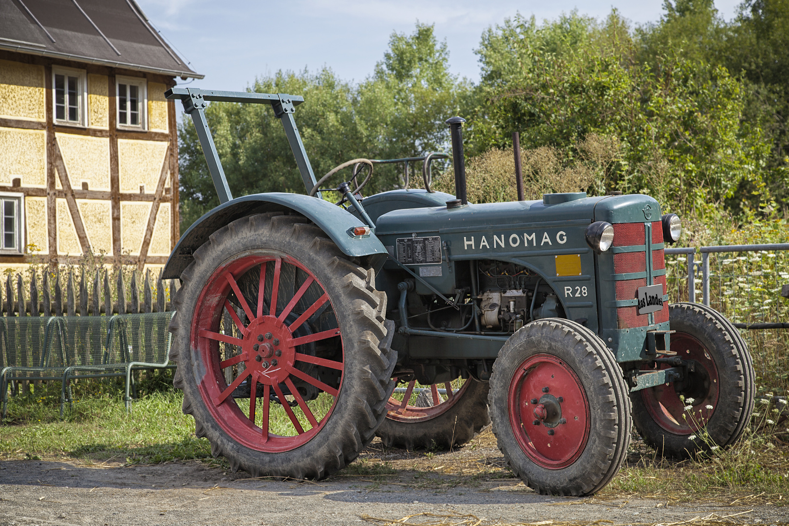 Hanomag R28